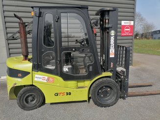 Chariot élévateur diesel Clark GTS30D - 2