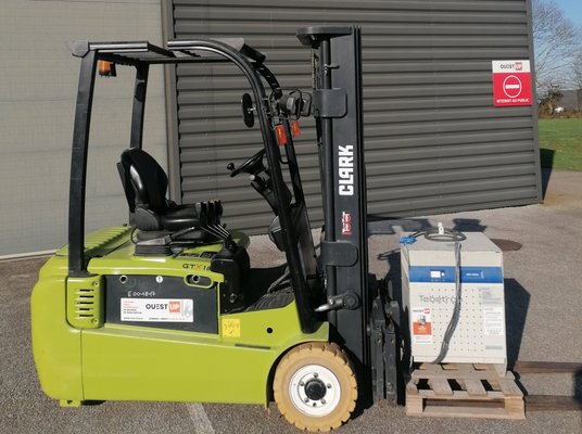 Chariot frontal électrique Clark GTX18