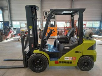 Chariot élévateur gaz Clark S35L - 2