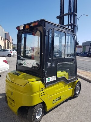 Chariot frontal électrique Clark GEX30L