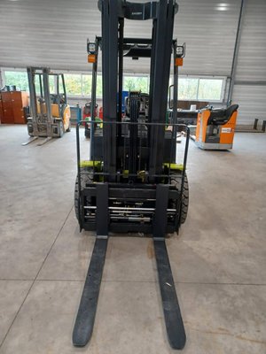 Chariot frontal à gaz Clark S35L