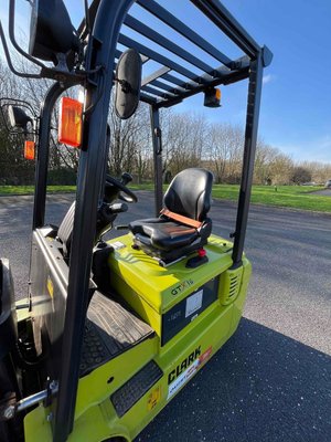 Chariot frontal électrique Clark GTX16