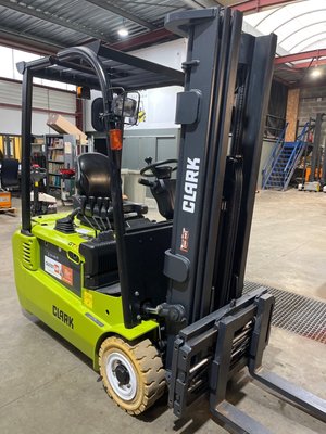 Chariot frontal électrique Clark GTX18