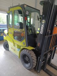 Chariot élévateur diesel Clark GTS30D - 1