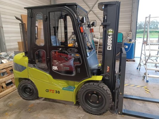 Chariot frontal diesel Clark GTS30D