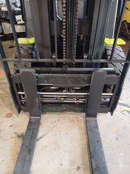 Chariot élévateur diesel Clark GTS30D - 14