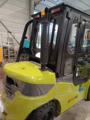 Chariot élévateur diesel Clark GTS30D - 5